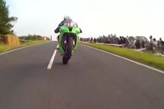 VIDEO Závody motorek Irish Road Racing