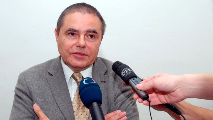 Úplatkářská kauza Sováka je na začátku. Soudce je mimo hru, Sovák se zná s jeho otcem