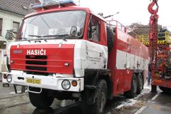 Kočárek vjel hasičům v Děčíně rovnou pod kola