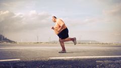 Obezita tlustý muž jogging ilustrační foto