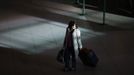 A passenger arrives during a 24-hour general strike, at Lisbon International Airport November 14, 2012. Spanish and Portuguese workers will stage the first coordinated general strike across the Iberian Peninsula on Wednesday, shutting transport, grounding flights and closing schools to protest against spending cuts and tax hikes. REUTERS/Rafael Marchante (PORTUGAL - Tags: BUSINESS POLITICS EMPLOYMENT TRANSPORT) Published: Lis. 14, 2012, 11:05 dop.