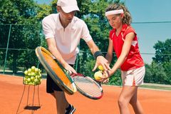 Dražší tenis i volejbal. Rodiče za sport dětí zaplatí víc, zdražují i obědy a pomůcky