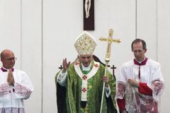 Papež vyzval křesťany, aby přispěli k ukončení násilí