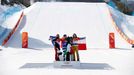 Julia Pereiraová de Sousaová Mabileauaová, Michela Moioliová a Eva Samková po finále snowboardcrossu na ZOH 2018