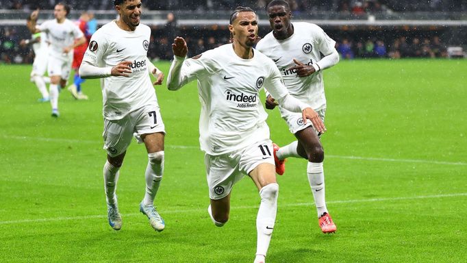 Soccer Football - Europa League - Eintracht Frankfurt v Viktoria Plzen - Deutsche Bank Park, Frankfurt, Germany - September 26, 2024 Eintracht Frankfurt's Hugo Ekitike ce