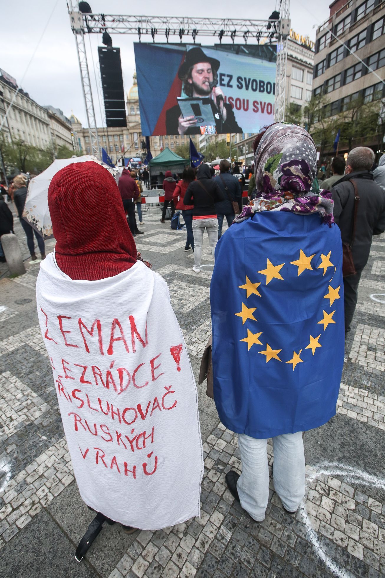 Demonstrace Milion chvilek demokracie, Václavské náměstí, duben 2021, respirátory, protest