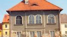 Březnice - pohled na jižní stranu synagogy z první poloviny 90. let 20. století, před rekonstrukcí