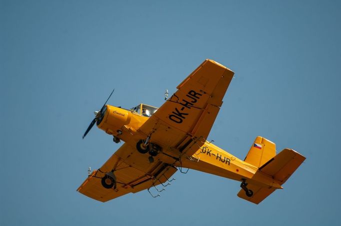 Zlín Z-37 Čmelák, v 70. a 80. letech létaly nad poli i lesy v Československu stovky exemplářů tohoto speciálně zkonstruovaného letadla.