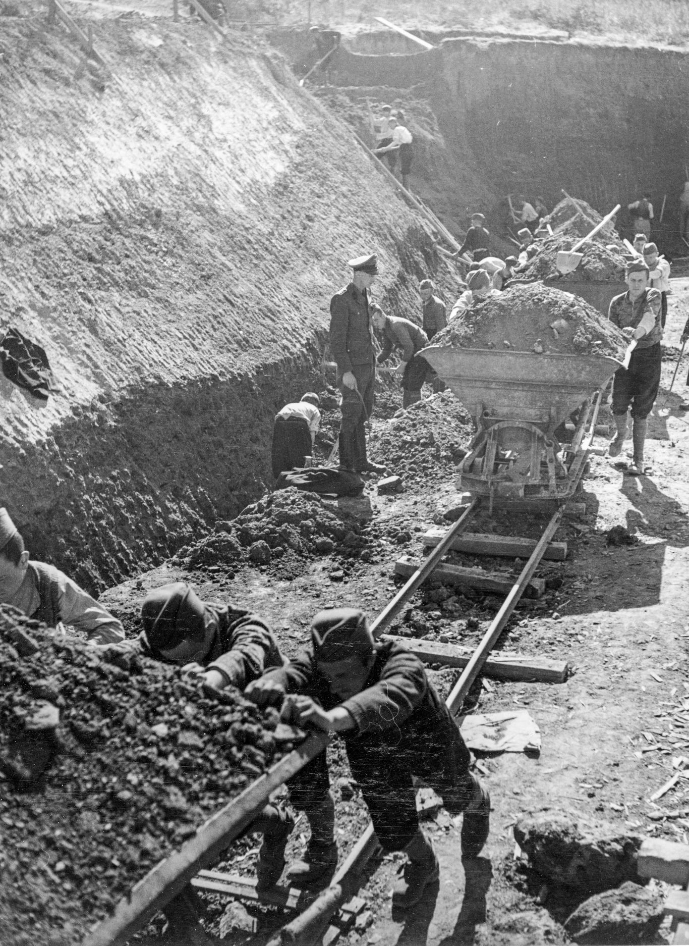 Koncentrační tábor Hradištko a neznámý příběh španělských vězňů, Koncentrační tábor Hradištko, Koncentrační tábor, Benešovsko, historie, Magazín