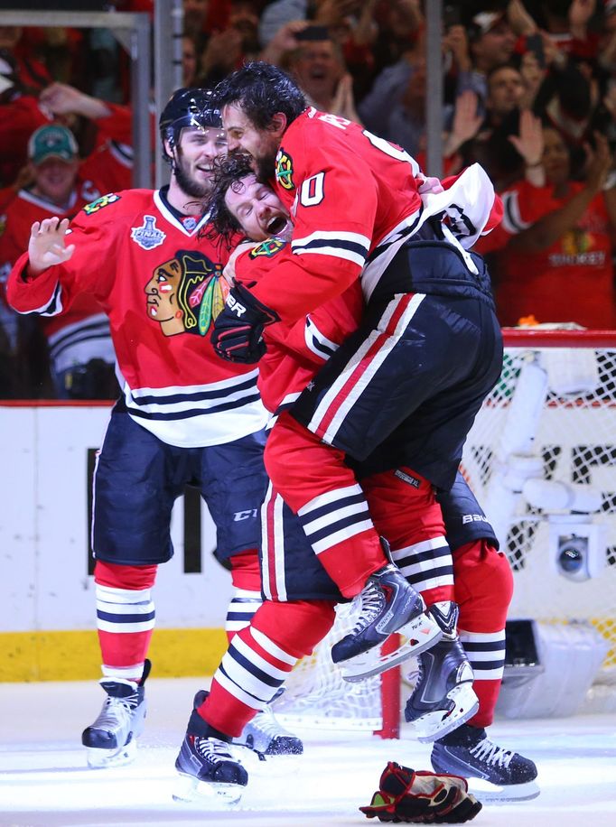 Chicago slaví zisk Stanley Cupu.