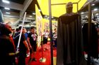 Součástí expozice je mnoho kostýmů. Návštěvníci si mohou prohlédnout například nový převlek Batmana.