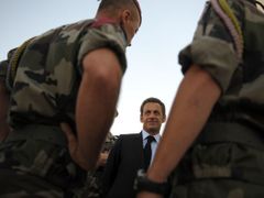 Sarkozy na návštěvě u francouzských vojáků v Afghánistánu.