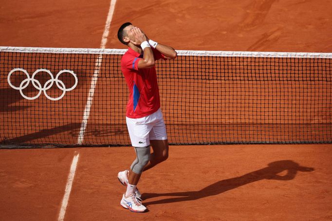 Novak Djokovič slaví zlato po finále dvouhry na OH 2024 v Paříži