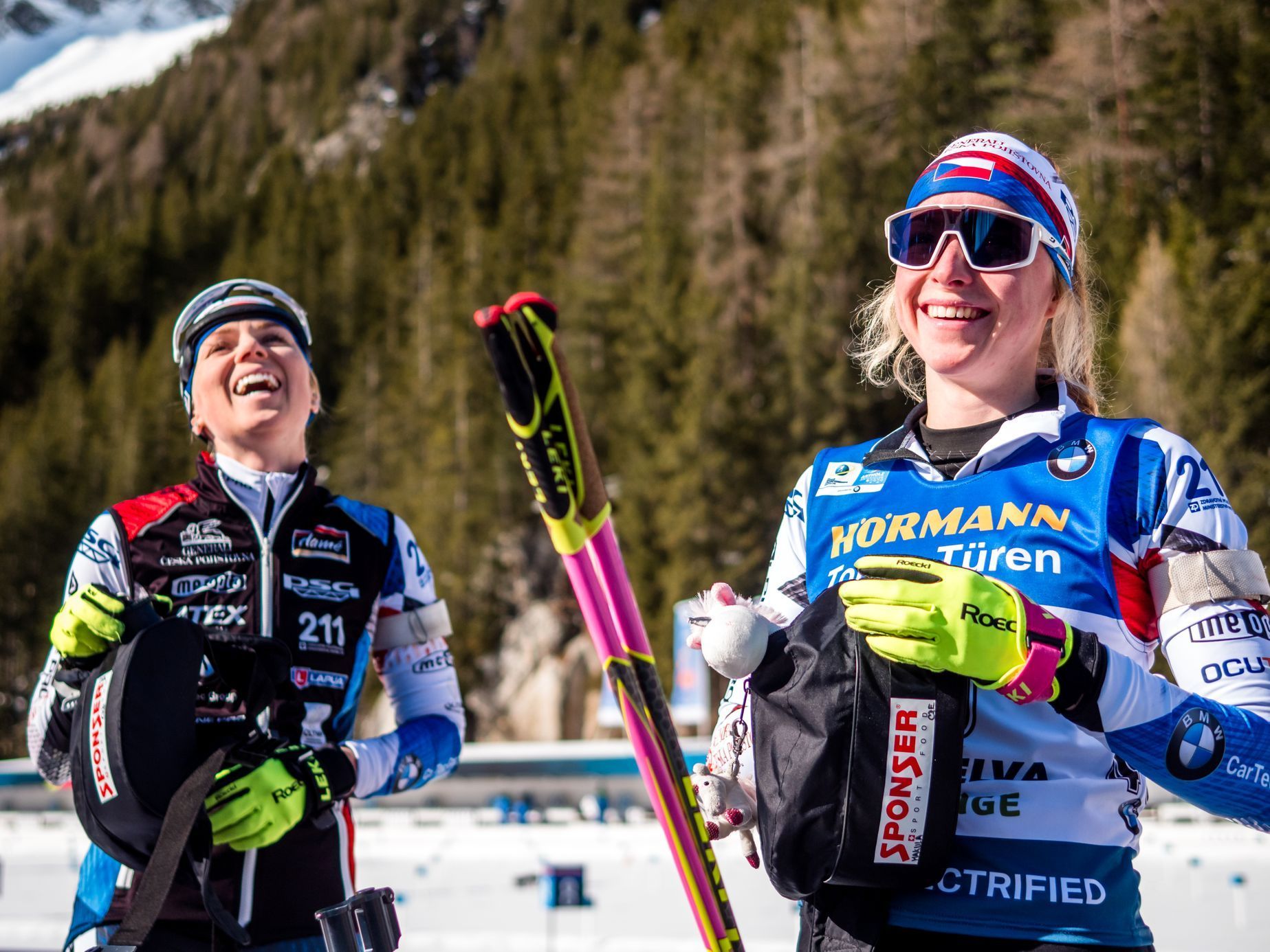 MS v biatlonu 2020, vytrvalostní závod žen: Eva Kristejn Puskarčíková (vlevo) a Markéta Davidová