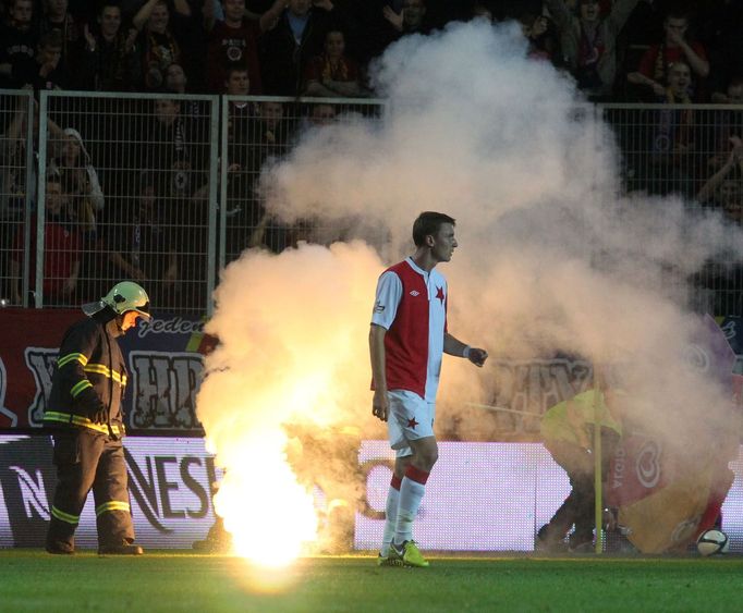 Fotbaloví fanoušci v utkání 9. kola Gambrinus ligy 2012/13 mezi Slávií a Spartou Praha.