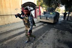 Islámský stát v Mosulu se otřásá. Po jeho dobytí ale hrozí občanská válka v Kurdistánu