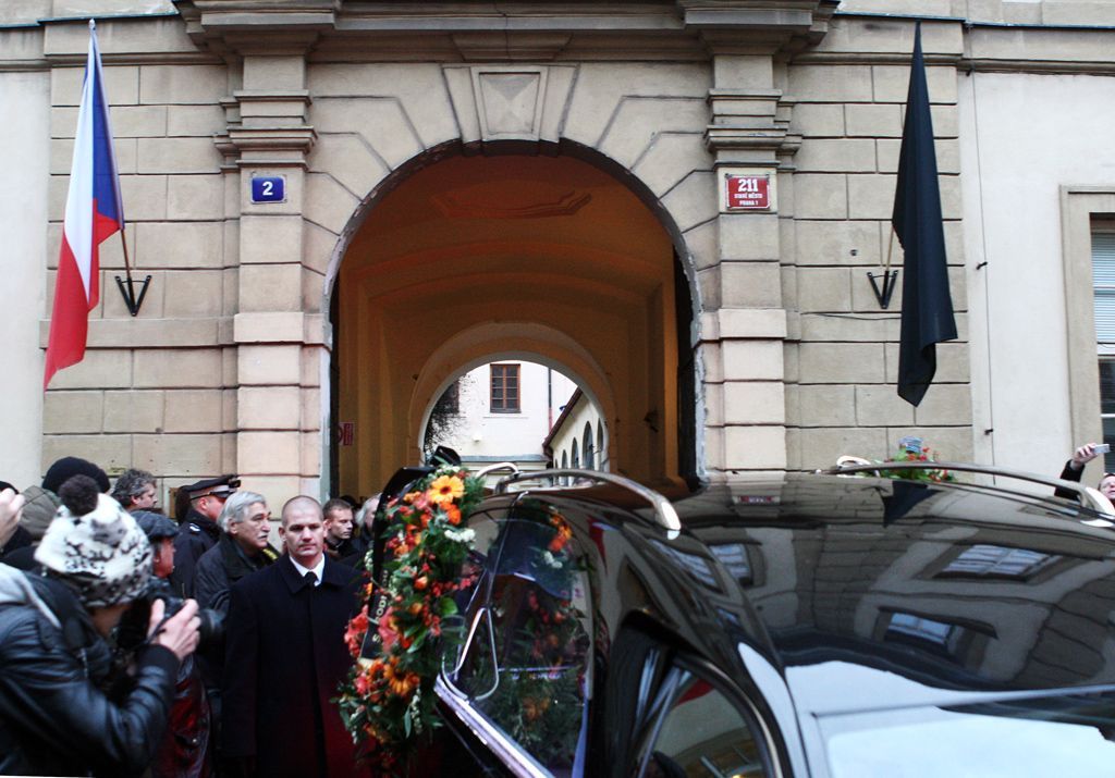 Smuteční průvod s ostatky Václava Havla