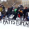 Klárov 2 - demonstrace - pátý stupeň, postižení, handicapovaní, vozíčkáři, sníh, zima