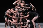 Taneční orgie Ohada Naharina jsou brilantní, ale sterilní