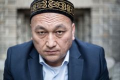 Půl roku v řetězech a bez mytí. Ujgur líčí poměry v čínském táboru pro muslimy