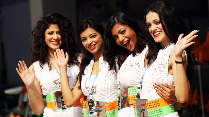 FOTO Krásné Indky ozdobami Velké ceny formule 1