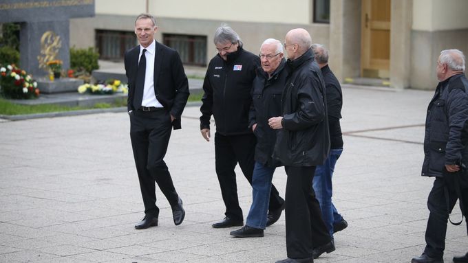 Na Bubníkův pohřeb dorazily mnohé osobnosti českého hokeje, včetně Dominika Haška