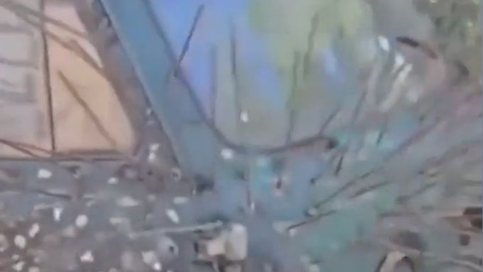 Válečná improvizace, která zase funguje. Rusové zkouší další ochranu proti dronům.
