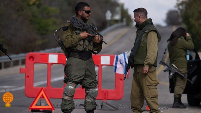 Izraelští vojáci poblíž hranic s Libanonem, snímek ze 17. 10. 2023.