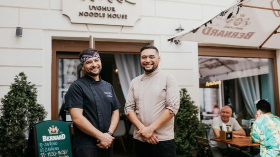 Název restaurace Rafariz vznikl složením jmen obou bratrů - Rafkat a Rizajdin.