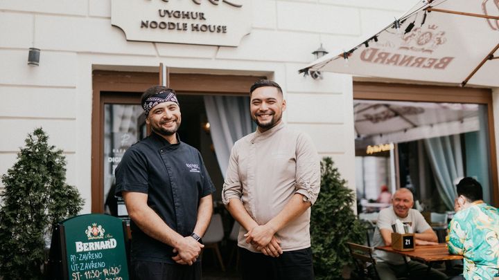 Ujgurští bratři dobyli Tábor. Pomohly jim v tom nudle od maminky a pokrmy z dětství