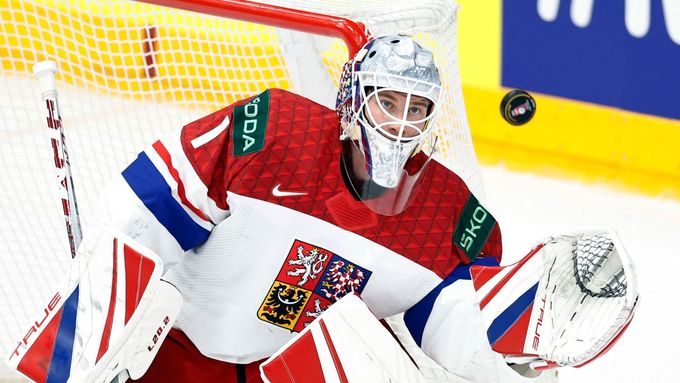 Lukáš Dostál dovedl české hokejisty ke zlatu na domácím turnaji 200 úspěšnými zákroky.