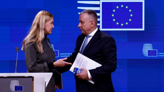 Český ministr průmyslu Jozef Síkela (STAN) s evropskou komisařkou pro energetiku Kadri Simsonovou.