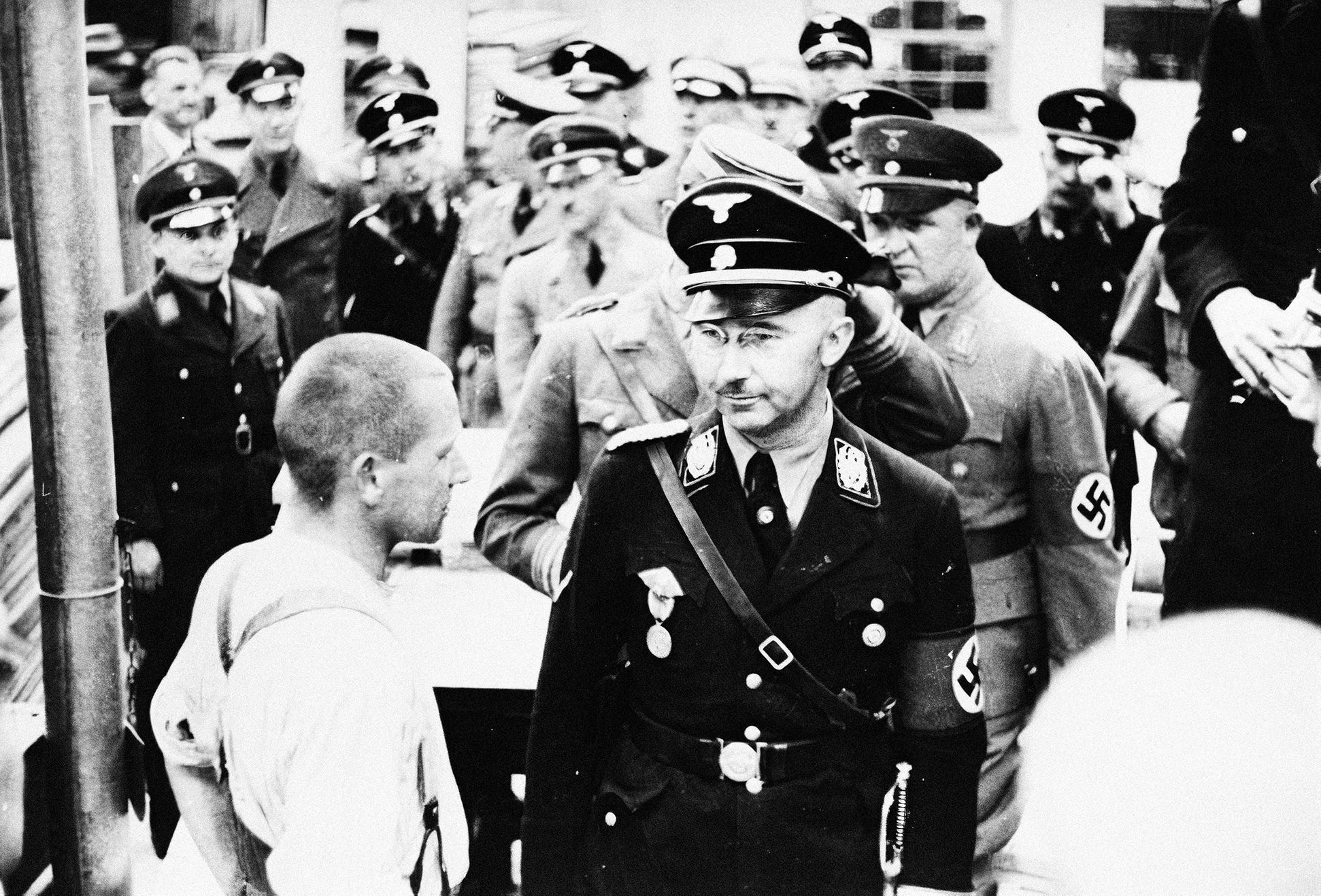 Jednorázové užití / Fotogalerie / 75 let od sebevraždy HH / Bund