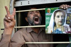 Bhuttovou doma přivítá milión lidí. Hrozí jí atentát