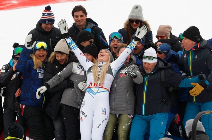 Alpine Skiing - FIS Alpine World Ski Championships - Women's Downhill - Are, Sweden - February 10, 2019 - Bronze medalist Lindsey Vonn of the U.S. celebrates. REUTERS/Leo