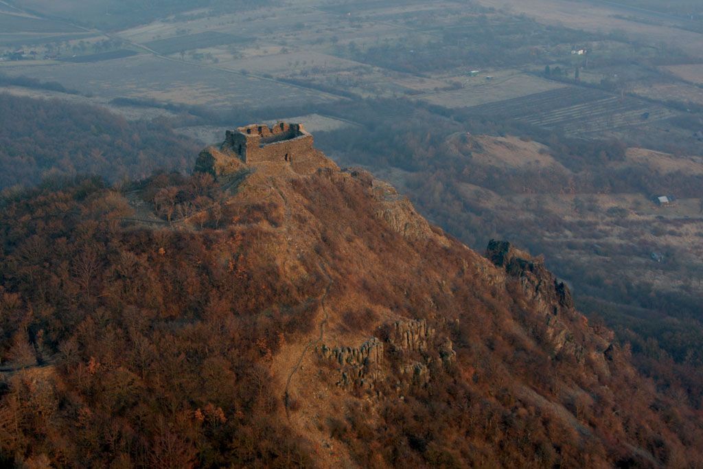 Letem nad Českým středohořím a dálnicí D8