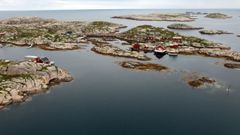 rybářské chatky, maják Halten, souostroví Froan islands, Norsko