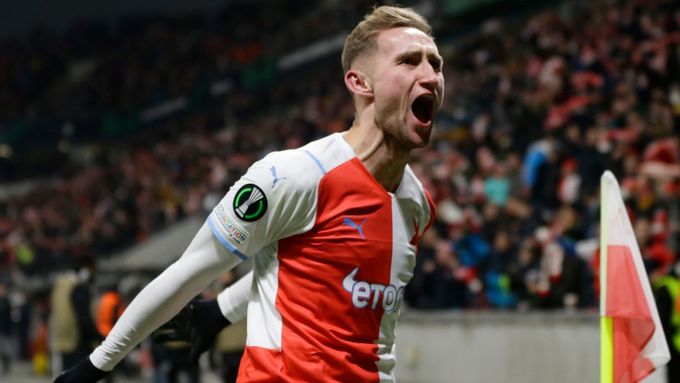 Jan Kuchta slaví gól v zápase EL Slavia - Feyenoord