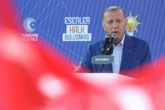 Porazíme Erdogana, nebo ze země odejdeme. Mladí Turci volí opozičního lídra