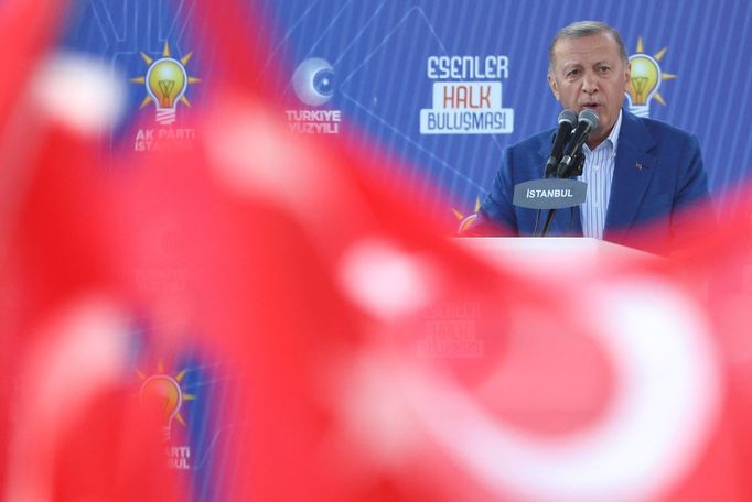 Turecký prezident Recep Tayyip Erdogan mladým ve své zemi nevyhovuje. V nedělních volbách půjdou hlasovat pro jeho soupeře.
