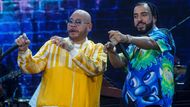 Na koncertě, který začínal v pět hodin odpoledne, vystoupili například newyorští filharmonici nebo rapeři Fat Joe (vlevo) a French Montana (vpravo).