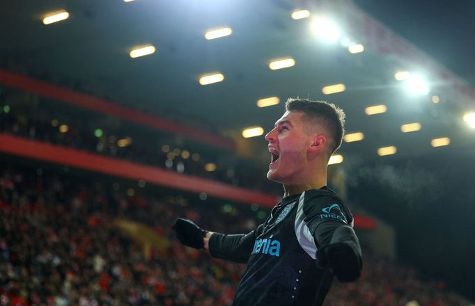 Patrik Schick slaví gól Leverkusenu