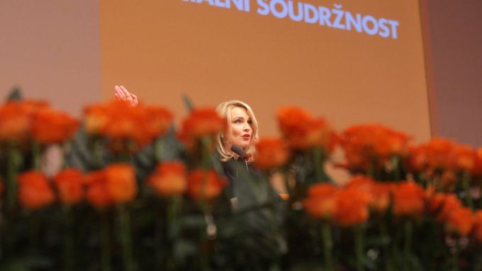 Místopředsedkyně Lenka Teska Arnoštová (na obrázku) patří společně s Michaelou Marksovou mezi dvě ženy, které jsou ve vedení ČSSD.