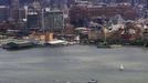 The Space Shuttle Enterprise floats up the Hudson River June 6, 2012, past the New York skyline as it rides on a barge to be placed at the Intrepid Sea, Air and Space Museum. REUTERS/Lucas Jackson (UNITED STATES - Tags: SCIENCE TECHNOLOGY TRANSPORT) Published: Čer. 6, 2012, 4:38 odp.