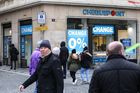 Nejhorší směnárna v Praze prohrála soud s ČNB, za euro dávala turistům jen 15 korun