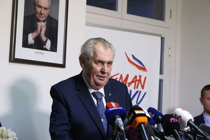 Miloš Zeman ve volebním štábu.