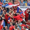 Čeští fanoušci slaví gól v zápase kvalifikace ME 2020 Kosovo - Česko.