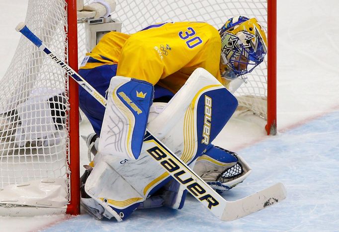 Švédko - Finsko: Henrik Lundqvist dostává  gól na 0:1