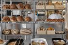 Chleba za 90 korun? Obchody tvrdí, že zemědělci před volbami záměrně šroubují ceny