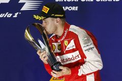 Vettel v Singapuru překonal Sennu a myslí na pátý titul